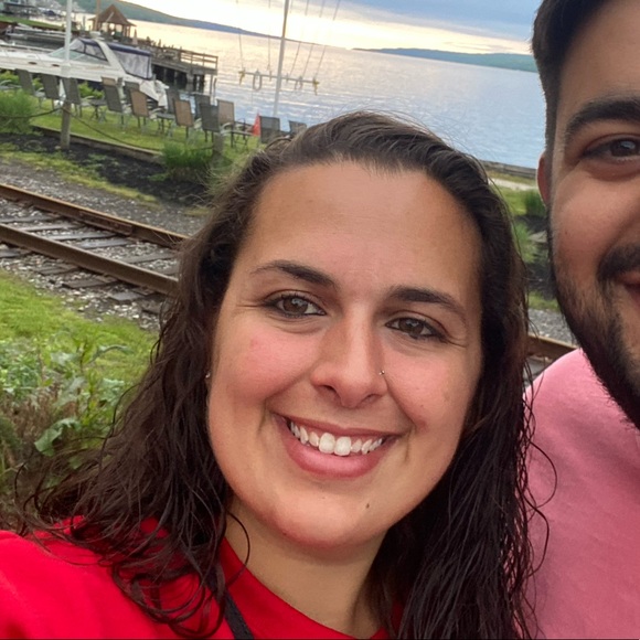 Meet your Posher, Nicole - Picture 1 of 1